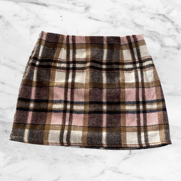 Cozy Plaid Mini Skirt in Neutral Tones - Size M, Lined - Picture 1 of 10